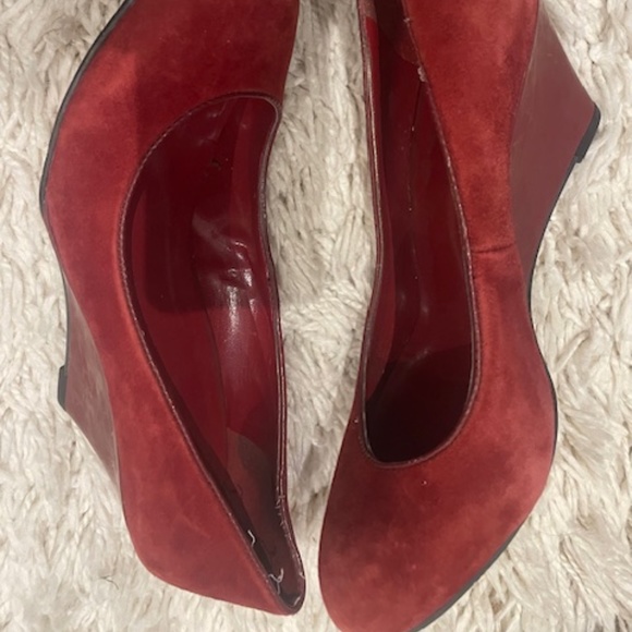Franco Sarto Red Velvet Ladies Wedges Size 7 - Picture 2 of 5